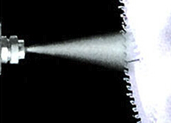 鋁材切割機潤滑微噴還是水循環冷卻？材料硬度是關鍵