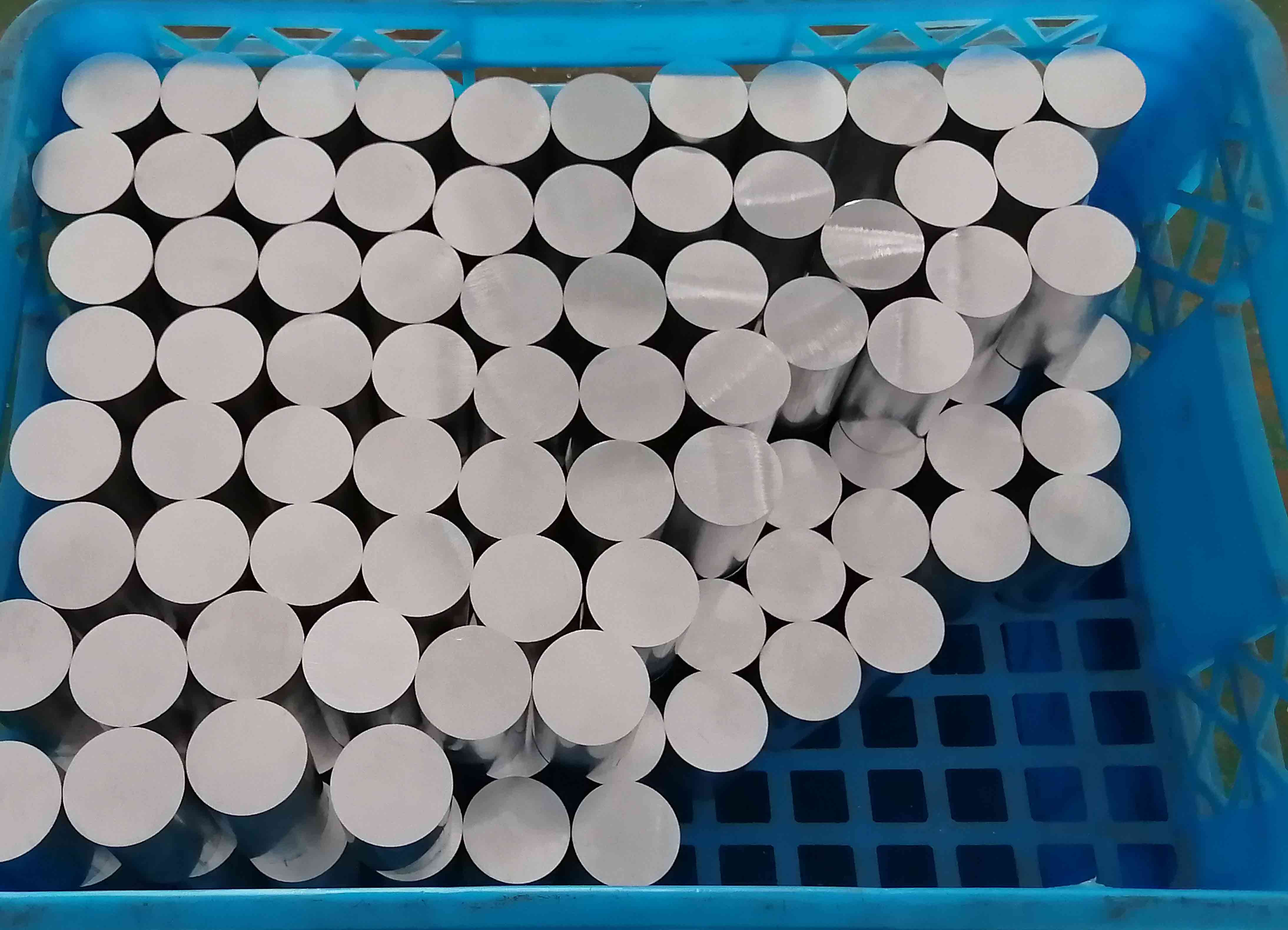 【浙江】一臺全自動切鋁機SDY- Q400實現散熱器、鋁方管、 實心棒料鋸切使用