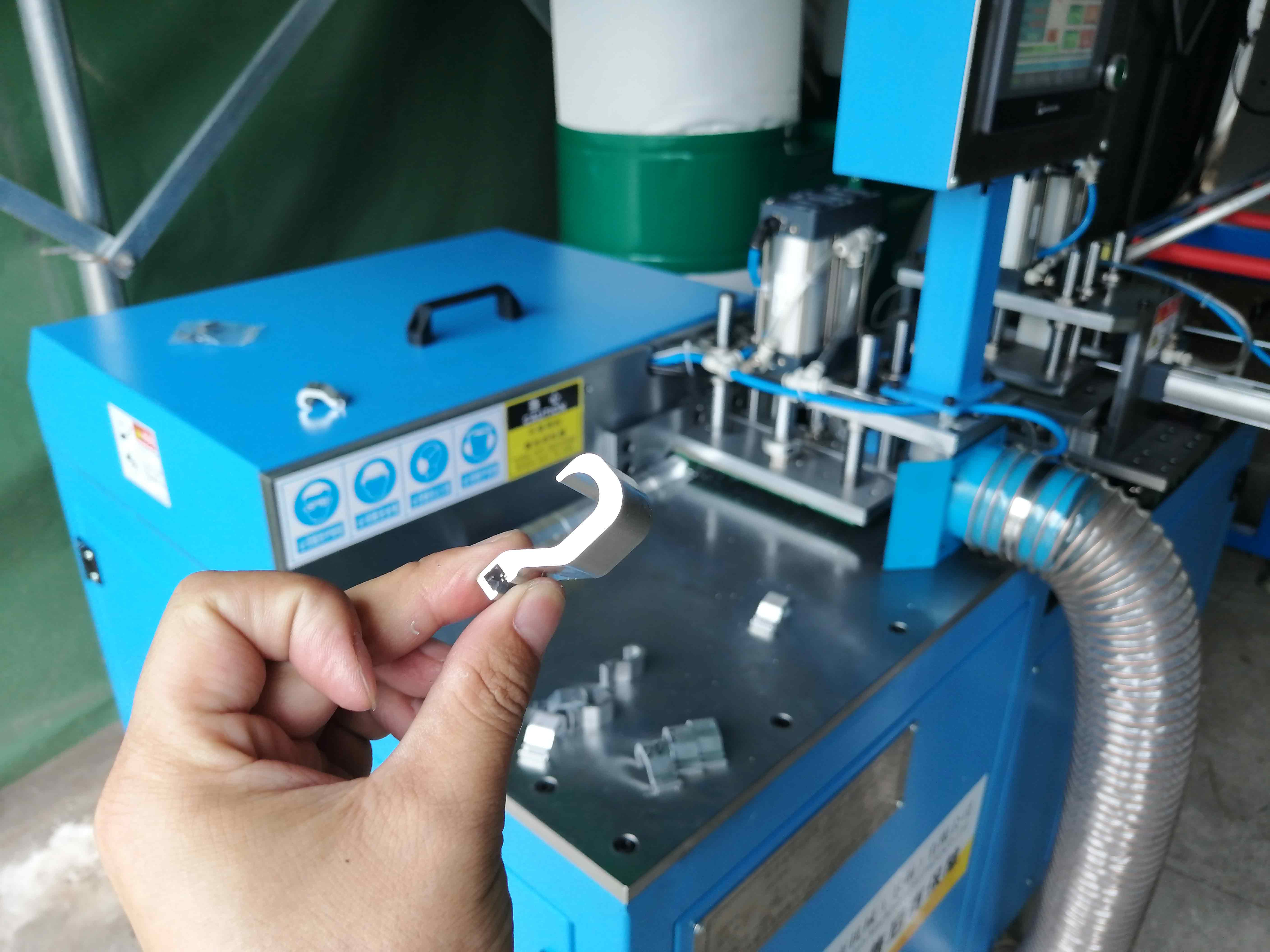 全自動(dòng)切鋁機(jī)450切割異性材料