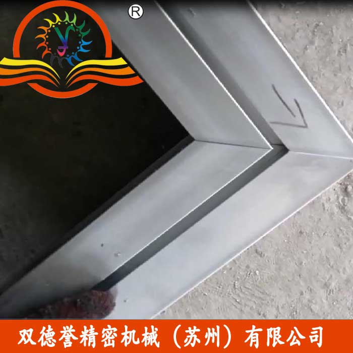 轉(zhuǎn)角度鋁型材切割機(jī)效果圖 轉(zhuǎn)角度鋁型材切割機(jī)效果圖