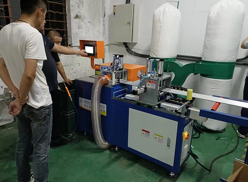 【蘇州】全自動(dòng)切鋁機(jī)SDY-Q350上午咨詢，晚上抵達(dá)客戶車間投入工作